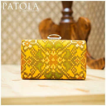 Single Ikkat Patola Clutch Nau Ratan Memorable 515
