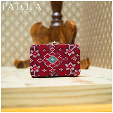 Single Ikkat Nau Ratan Clutch