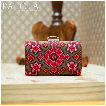 Single Ikkat Nau Ratan Clutch