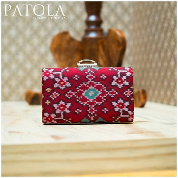 Single Ikkat Patola By Navdip Tundiya Nau Ratan Memorable Clutch 1