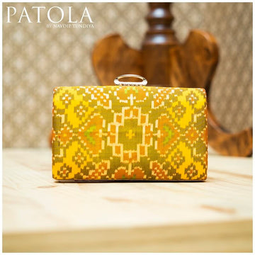 Single Ikkat Manekchowk Patola Clutch Memorable 455