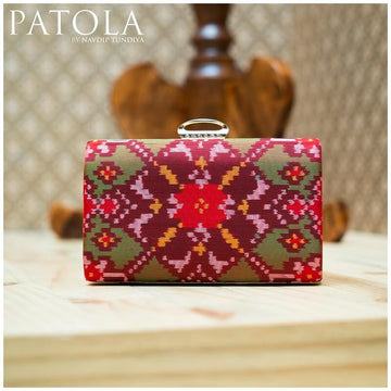 Single Ikkat Patola By Navdip Tundiya Nau Ratan Memorable Clutch 101