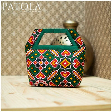 Double Ikkat Patola Manekchowk Handbag