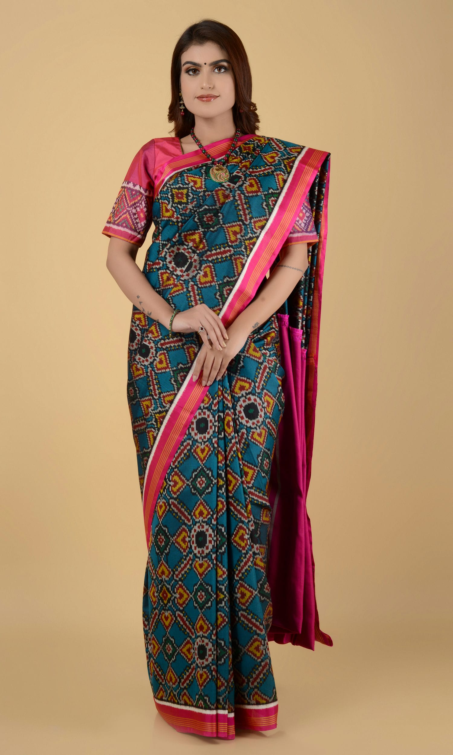 Single Ikat Patola Saree Manekchowk