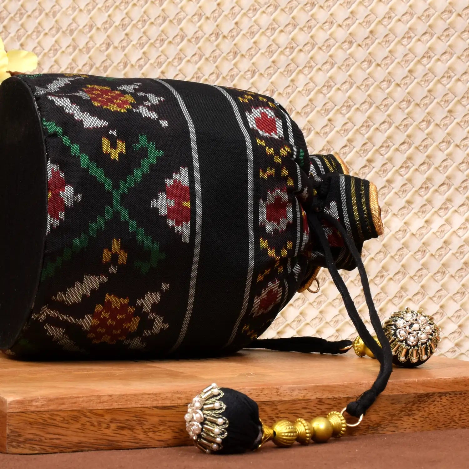 Single Ikat Patola Batwa