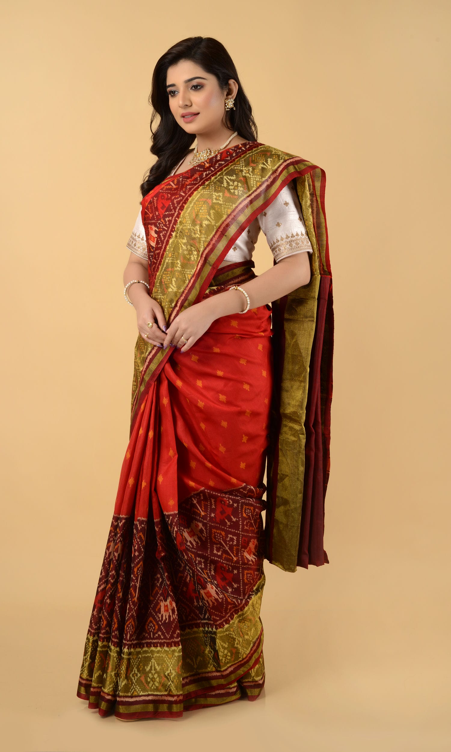 Rajkoti Patola Saree Nari Kunj Scut Bouti