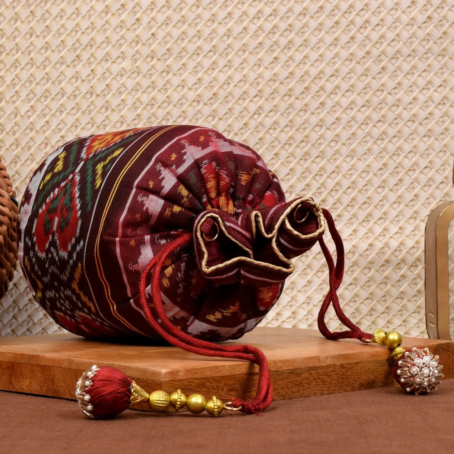 Single Ikat Patola Batwa