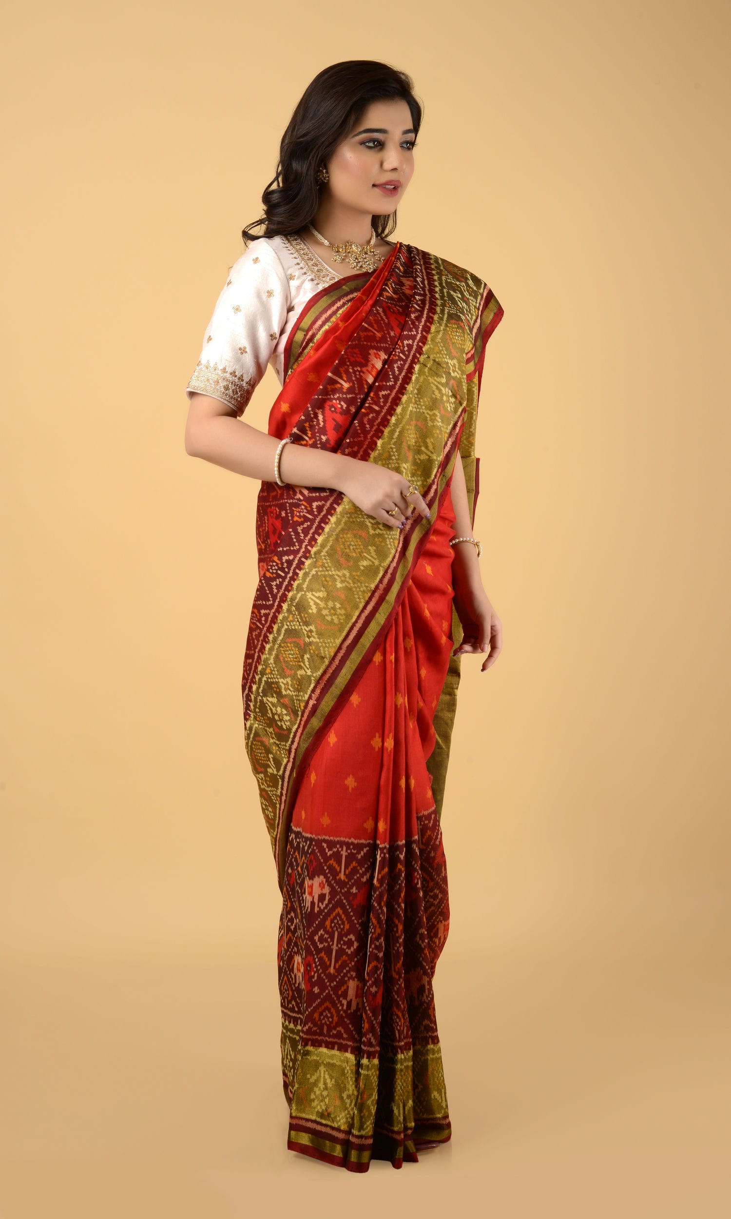 Rajkoti Patola Saree Nari Kunj Scut Bouti