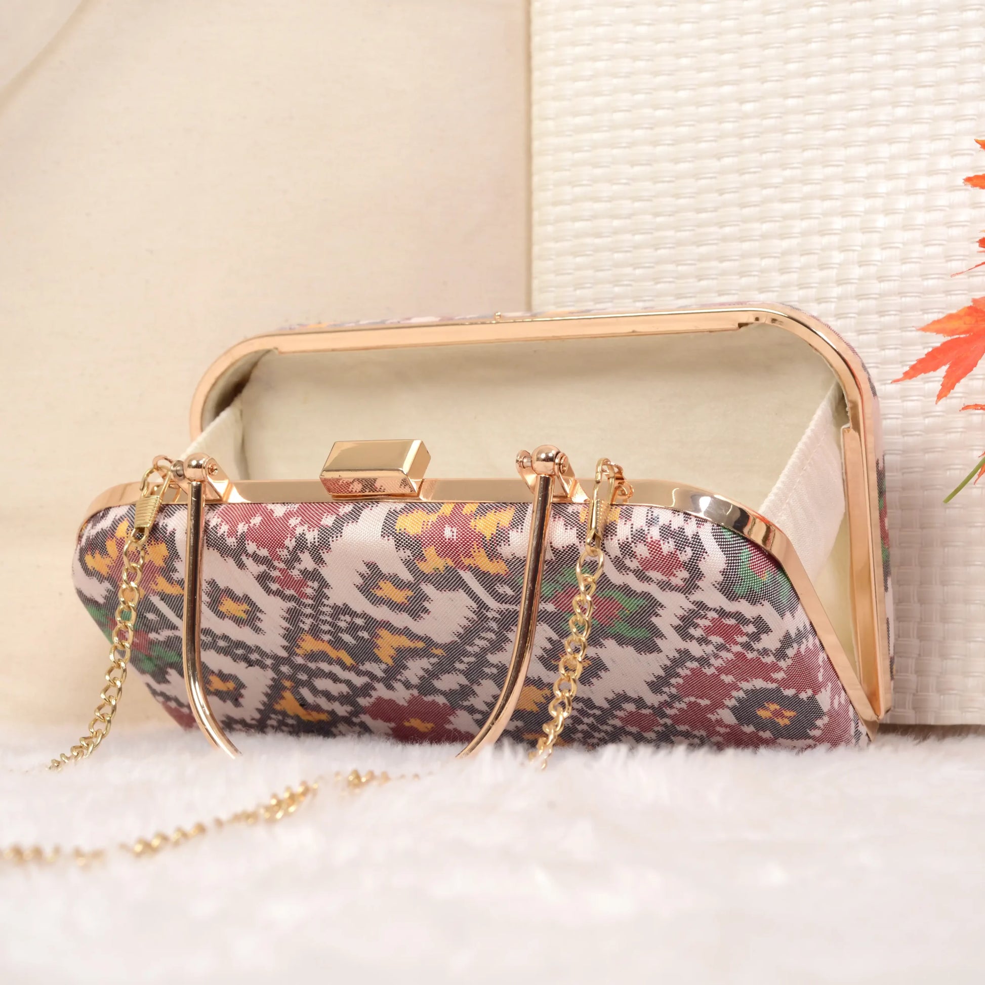 Single Ikat Patola Clutch