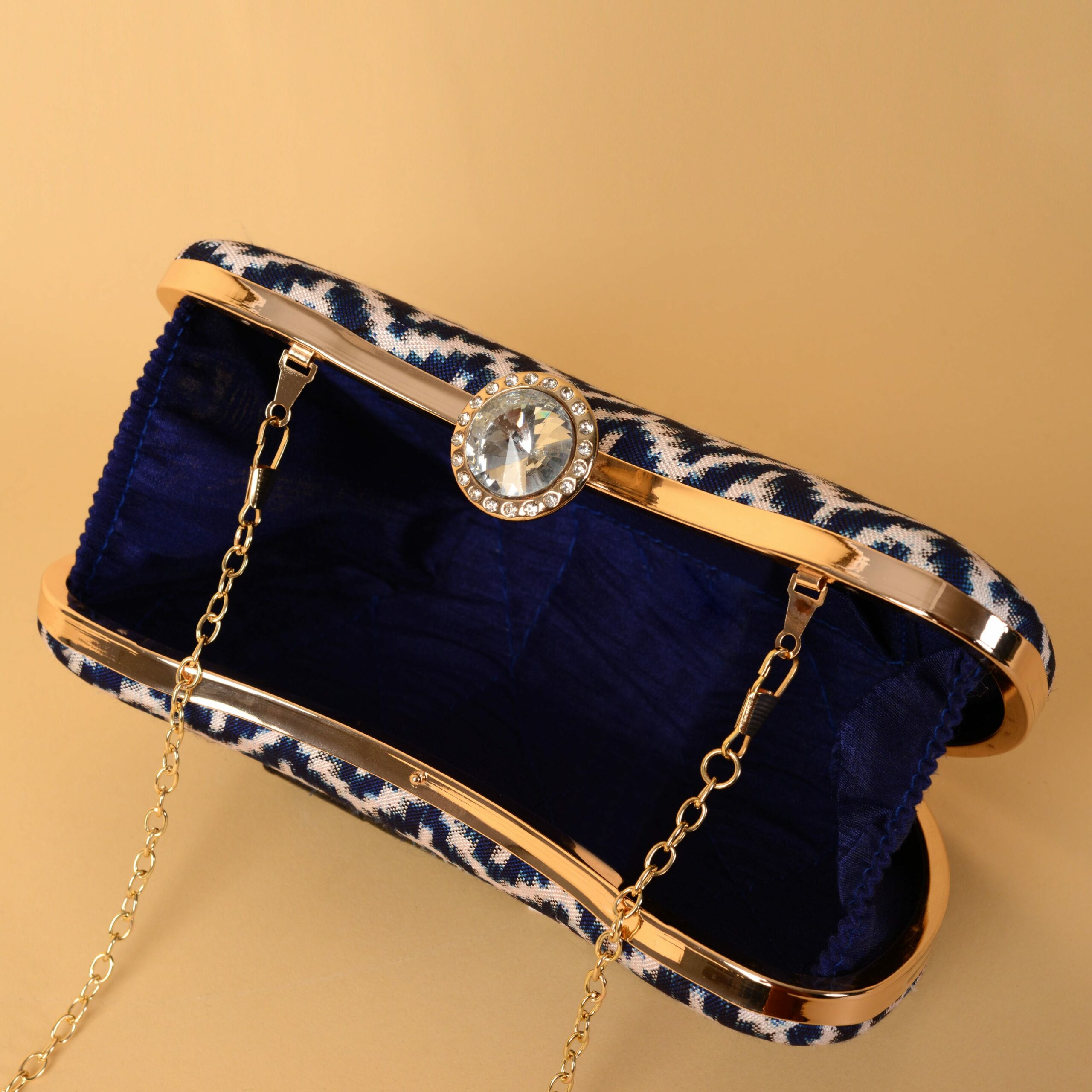Double Ikat Patola Clutch Laheriya