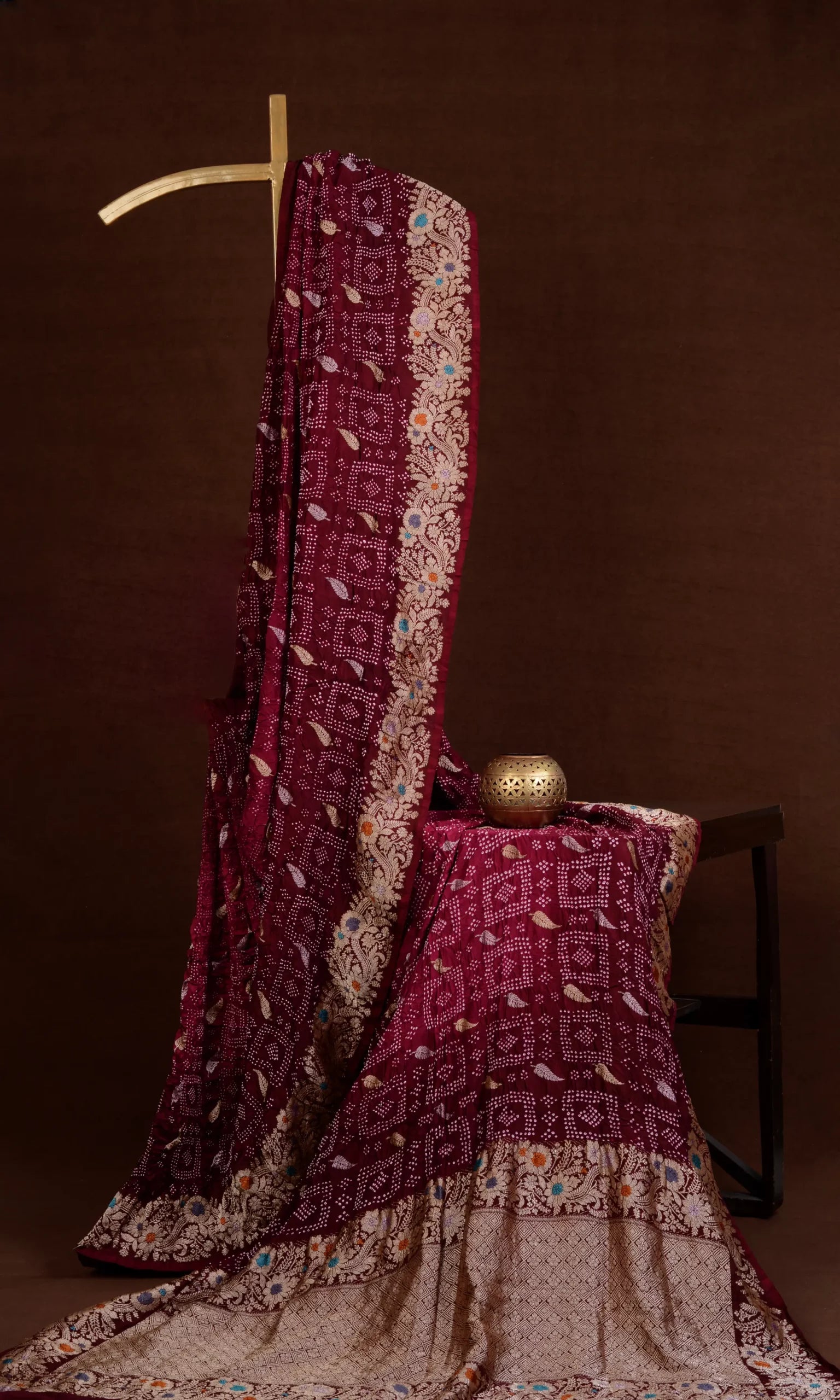 Kadva Border Mina Bandhani Saree