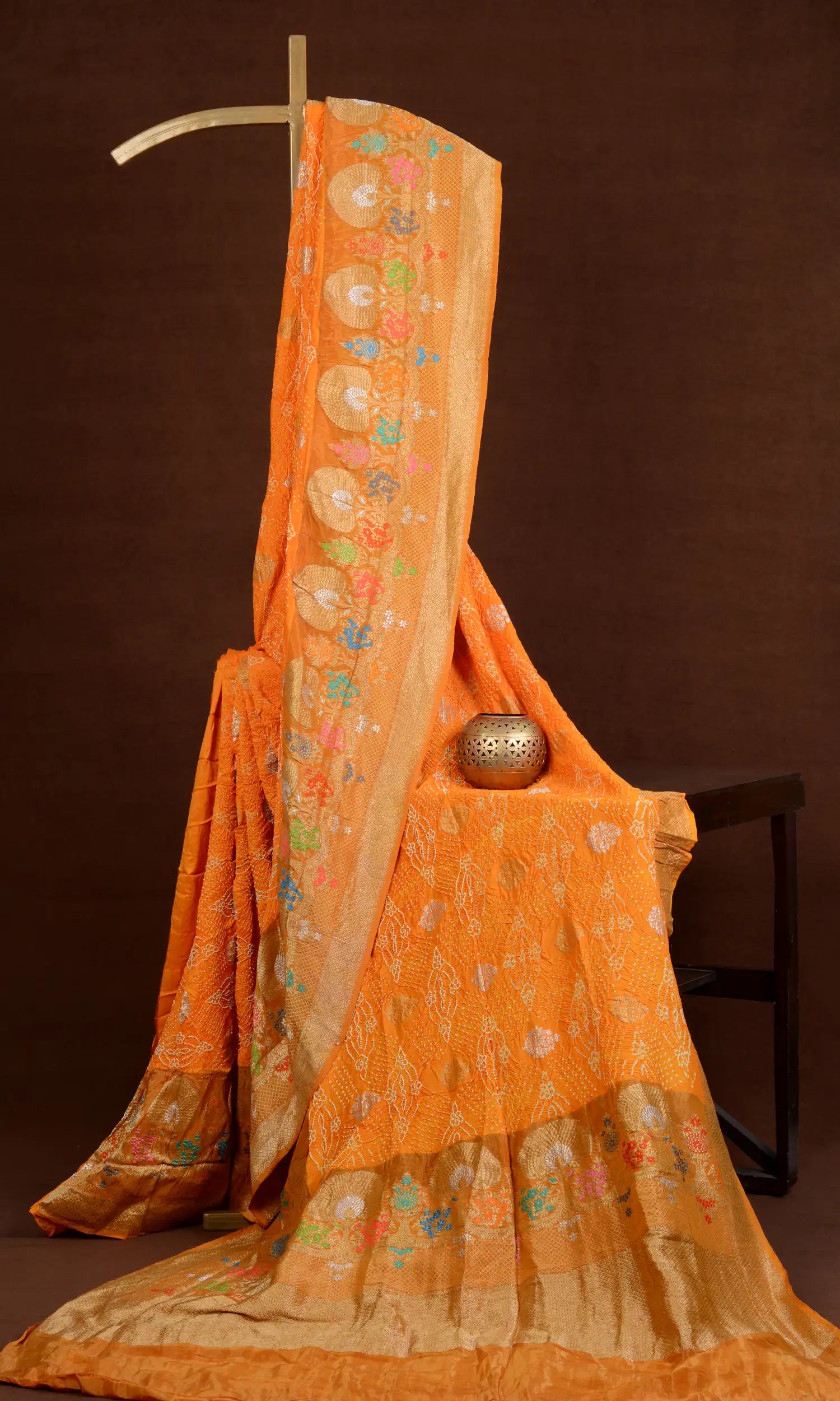 Kadiyal Buta Weave Bandhani Saree