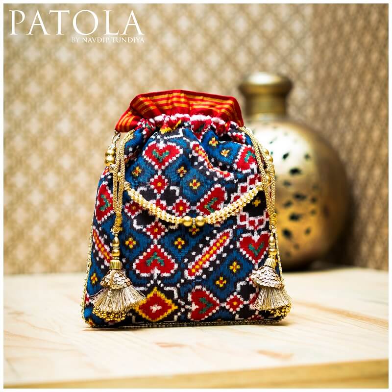 Double Ikkat Patola Batwa Manekchowk Memorable 101