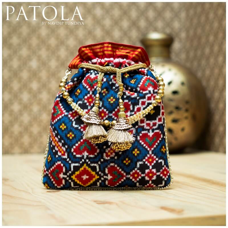 Double Ikkat Patola Batwa Manekchowk Memorable 101